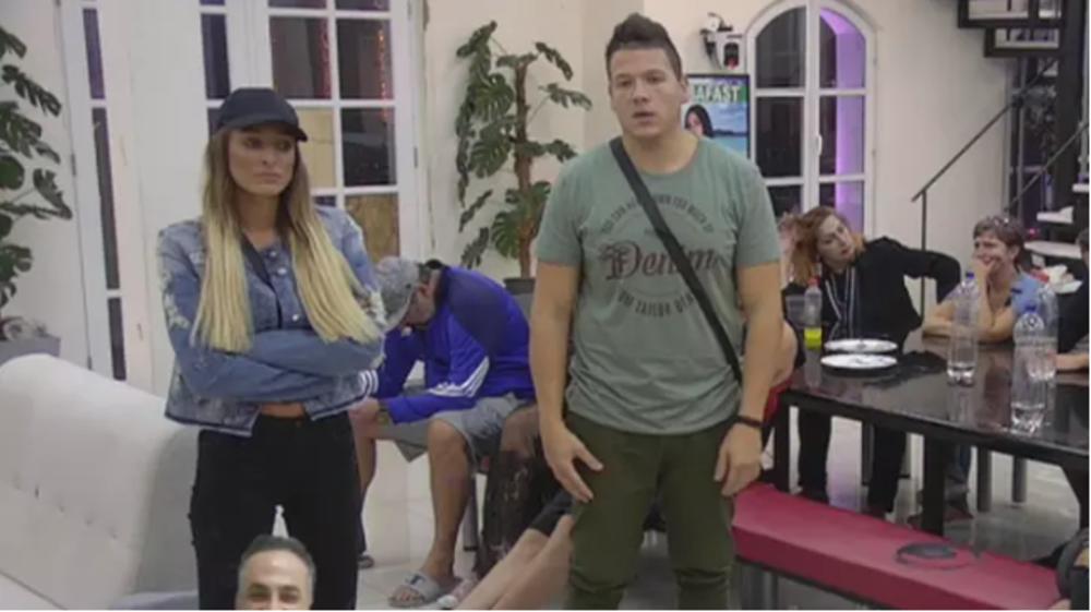 Sloba se svim silama trudi da sakrije to od Lune  