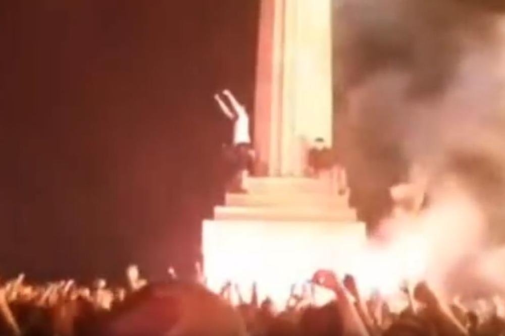 BAKLJE SVETLE, KALEMEGDAN GORI: Borjan i saigrači se popeli na Pobednika i vodili navijanje, spektakl na Kališu u režiji Delija! (VIDEO)