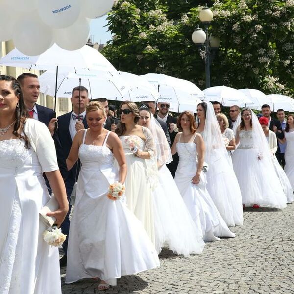 KOLEKTIVNO VENČANJE U BEOGRADU POSLE DUŽE PAUZE ZBOG KORONE: Svim mladencima će kumovati JEDAN ZVANIČNIK