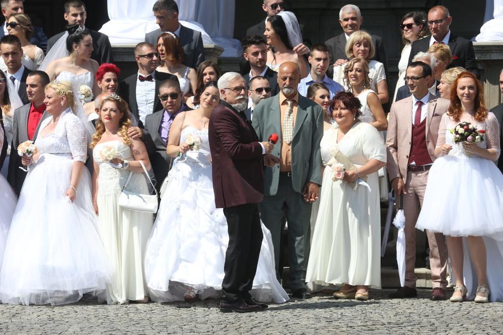 Mladenci su bili prava atrakcija za strance  