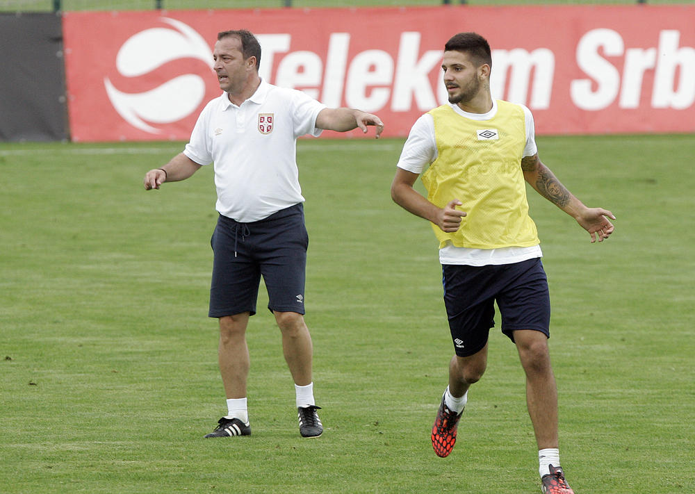 Željko Petrović svojevremeno sa Aleksandrom Mitrovićem na treningu reprezentacije Srbije