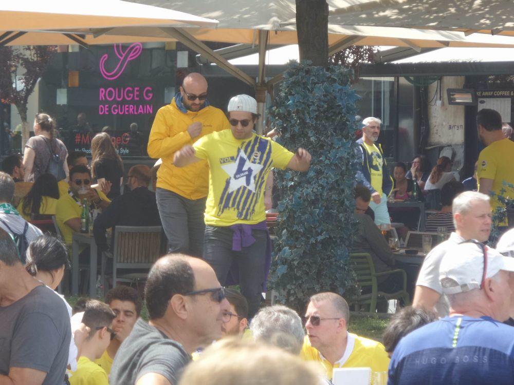 Navijači Fenerbahčea i Žalgirisa opet prave žurku u Beogradu