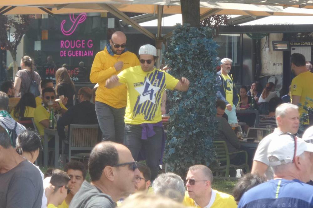 Prvo plakao, pa potapao splav: Turci razapeli vođu Fenerovih navijača zbog divljanja po Beogradu! (FOTO)