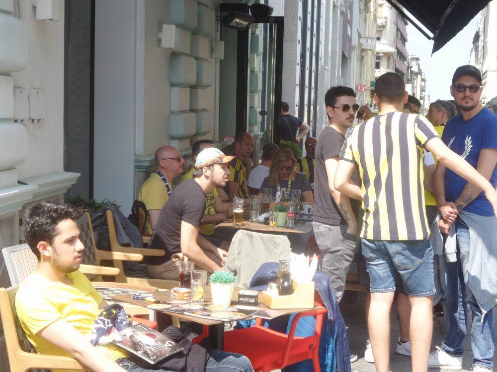 Navijači Fenerbahčea i Žalgirisa opet prave žurku u Beogradu