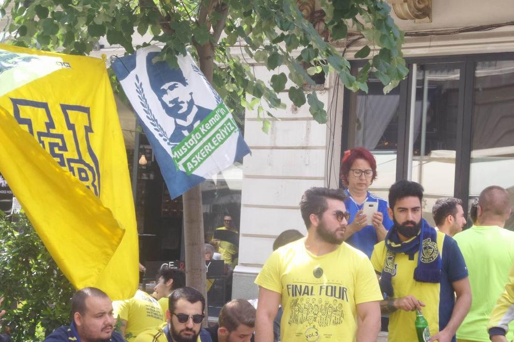 VOĐA NAVIJAČA FENERBAHČEA USLIKAN USRED BEOGRADA: Ovo je razlog njegovog dolaska!