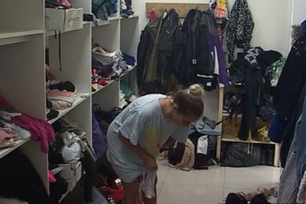 PA OVO JE ODVRATNO: Teodora skinula gaćice pa se GLEDAOCI ZGROZILI!