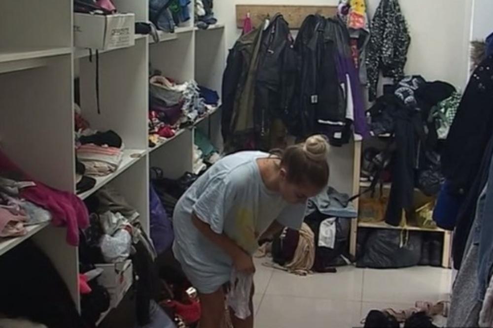 PA OVO JE ODVRATNO: Teodora skinula gaćice pa se GLEDAOCI ZGROZILI!