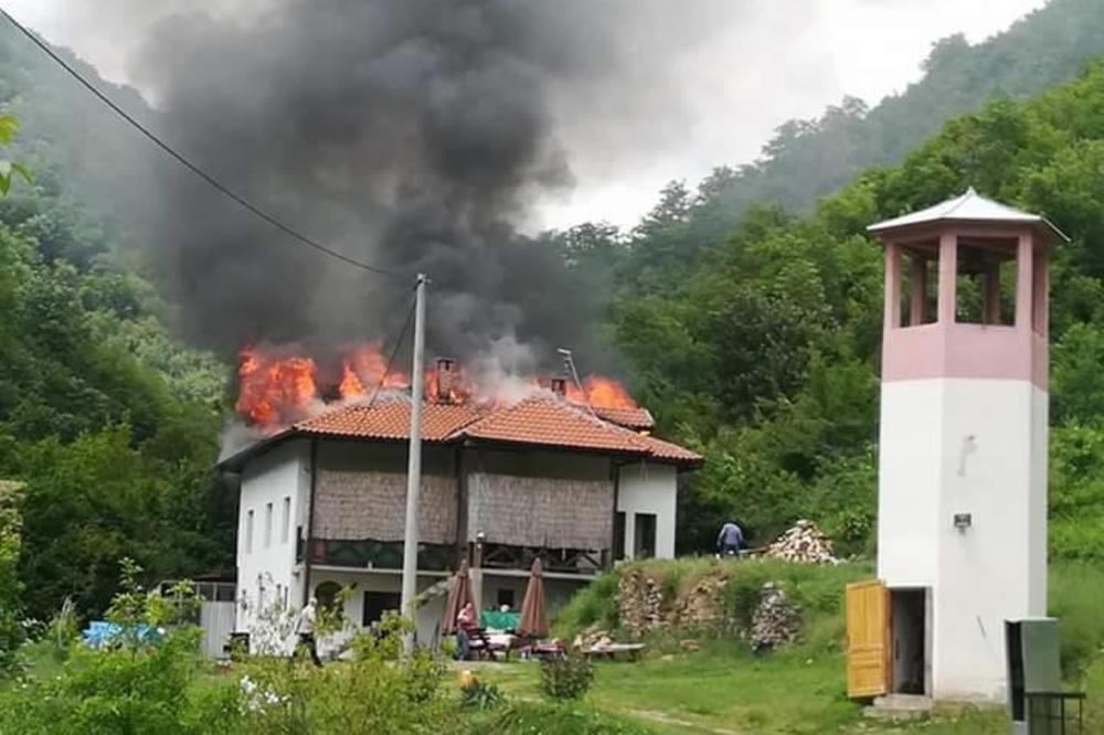 HRABRA NATAŠA (16) ULETELA U BUKTINJU I TAKO SPASILA SESTRU OD SIGURNE SMRTI!