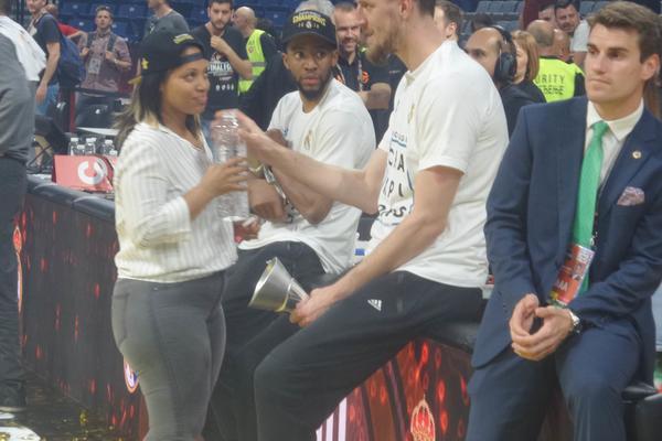 OGNJEN KUZMIĆ UŠAO U ISTORIJU SRPSKE KOŠARKE! Ovo do sada nikome nije pošlo za rukom! (VIDEO)