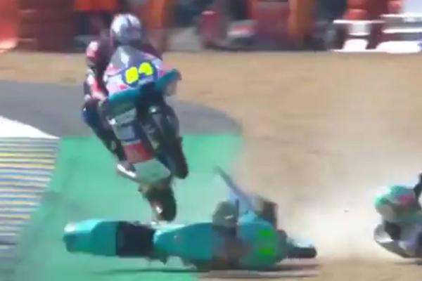 Leteći Čeh kaskaderskim potezom zabezeknuo sve prisutne na stazi! (VIDEO)