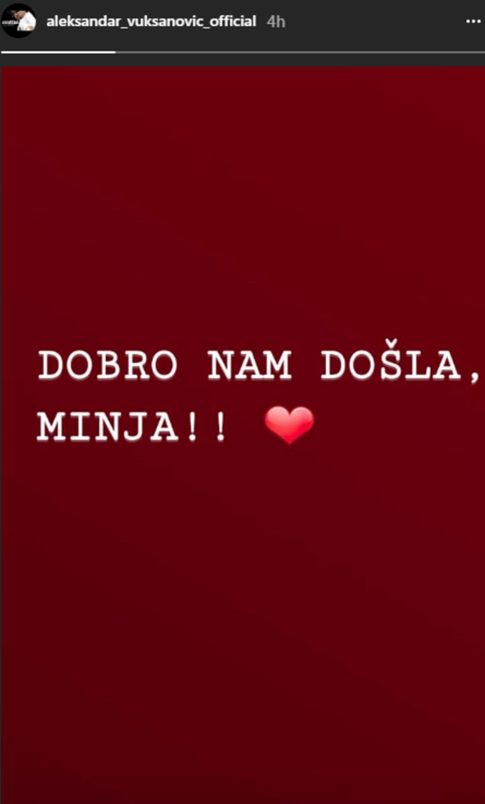 Ponosni deda je svojoj unuci poželeo dobrodošlicu  