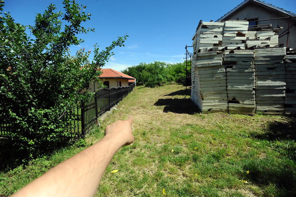 SEOSKO IMANJE SA KUĆOM OD 100 KVADRATA NIKO NEĆE DA KUPI: Košta svega 6.000 eura, a razlog za to je PRETUŽAN!