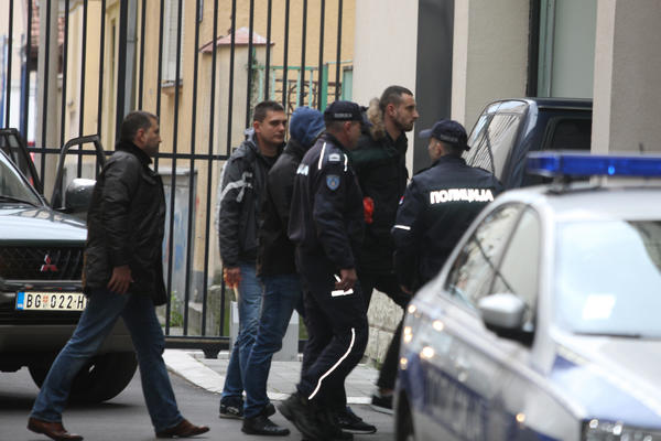 ŠUTIRAO JE, ŠAMARAO, ČUPAO ZA KOSU?! Migrant osumnjičen da se IŽIVLJAVAO NAD RADNICOM azila!