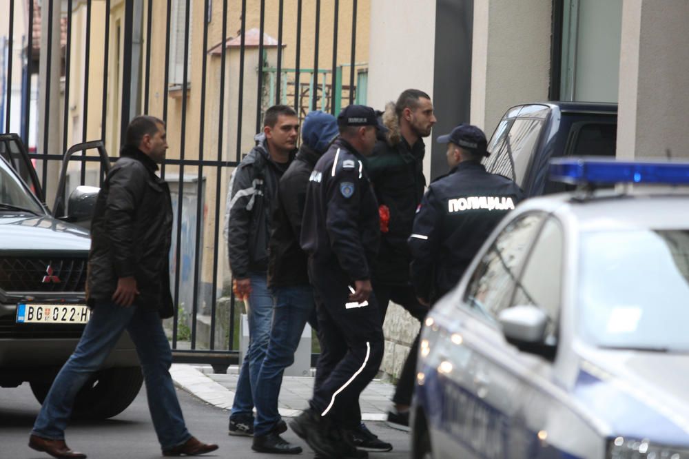 ŠUTIRAO JE, ŠAMARAO, ČUPAO ZA KOSU?! Migrant osumnjičen da se IŽIVLJAVAO NAD RADNICOM azila!