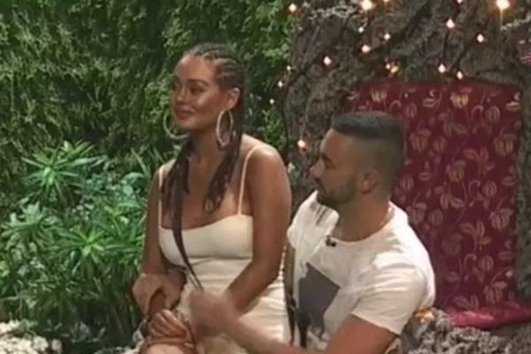 ONI SU NOVI SLOBA I LUNA! Pevač ušao u rijaliti, Ana mu je odmah SELA U KRILO, i onda... (VIDEO)