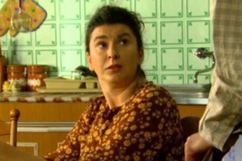 TRPELA JE SILNA PONIŽENJA, A NI OSTALIM GLUMCIMA NIJE BILO NIŠTA BOLJE! Otkrivena mračna tajna serije Lud, zbunjen, normalan (VIDEO)