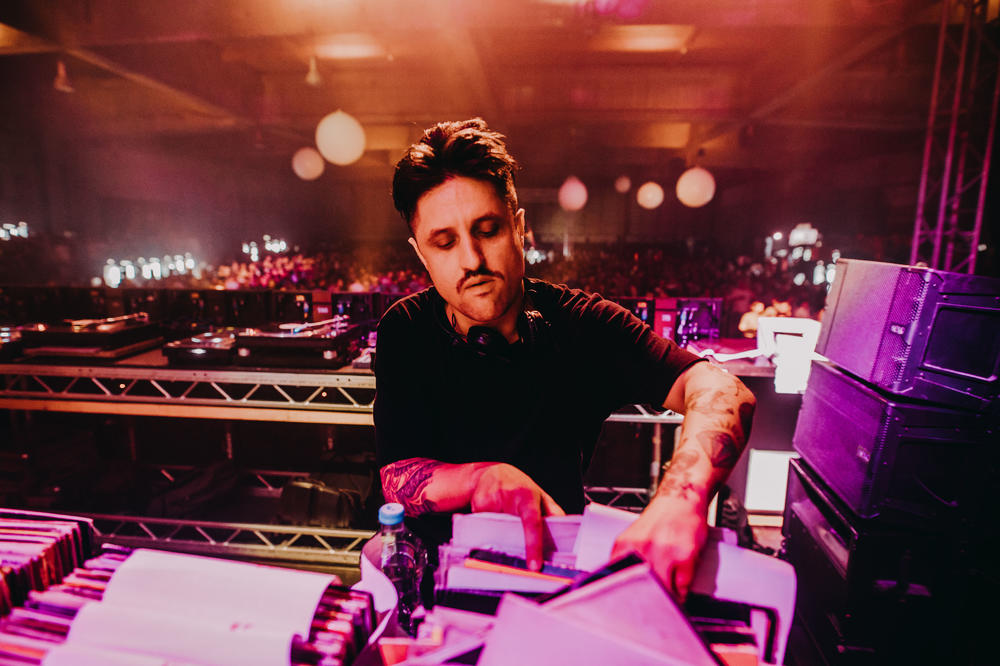 NASTIĆEV RETROSPEKTAKL ZA PREKO 7.000 LJUDI: Evo kako je obeležio 20 godina karijere (FOTO)