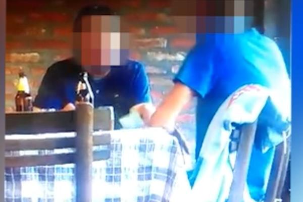 SNIMLJENI DOK SU BROJALI EVRE: Radnici EPS uhapšeni zbog PRIMANJA MITA!