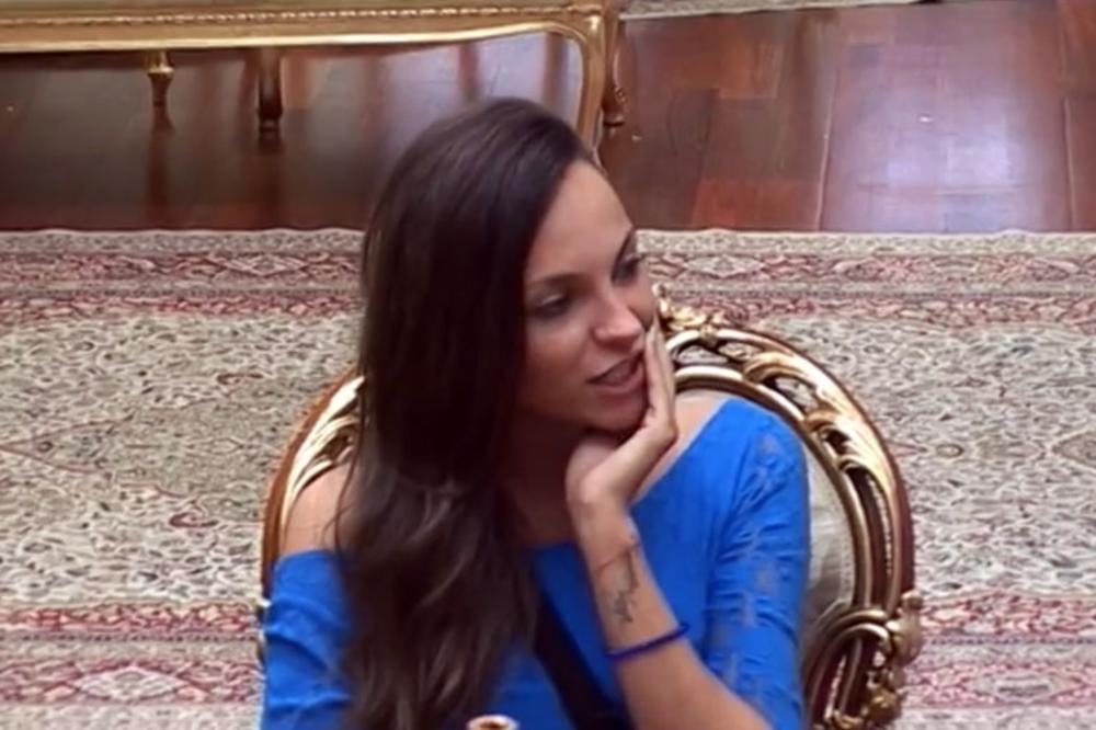 ŠOK SAZNANJE! UGLEDNI DOKTOR SUPRUG RUŽICE VELJKOVIĆ:U javnosti nije godinama,uslikana SAMO JEDNOM evo kako izgleda