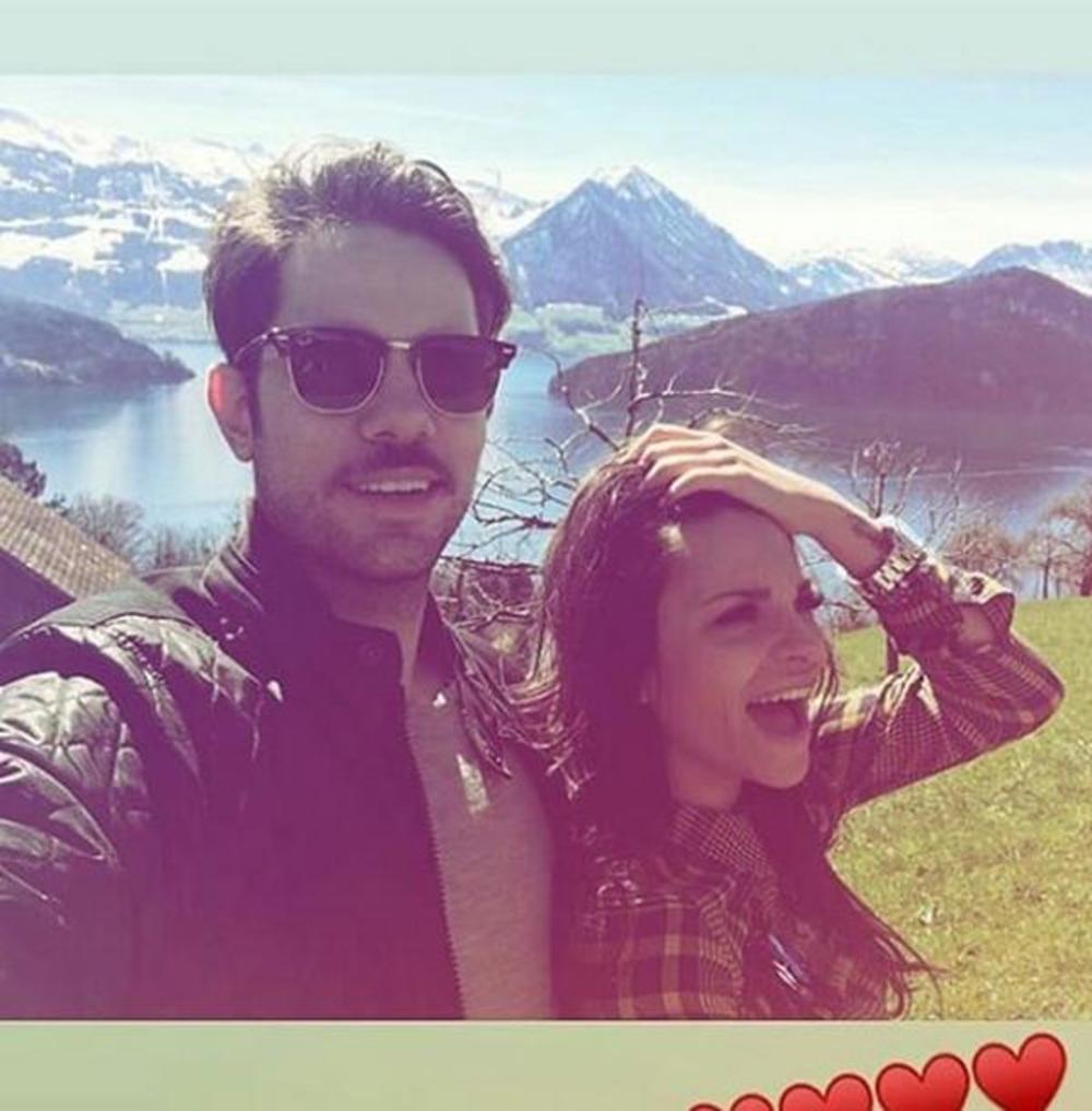 Povukla se iz medija  