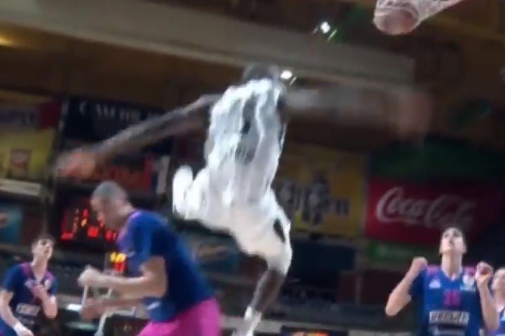 PAO DIREKTNO NA GLAVU: Centar Partizana hitno prevezen u bolnicu! (FOTO)