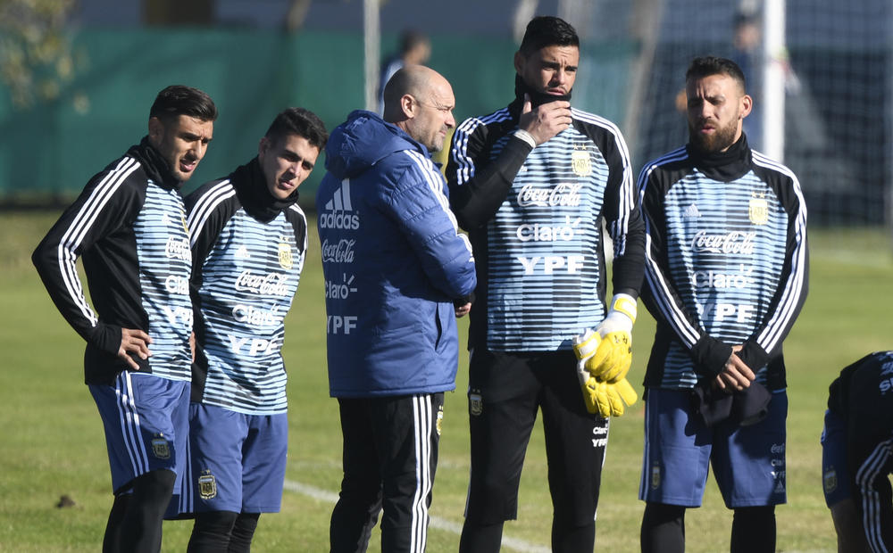 Serhio Romero sa saigračima iz reprezentacije  