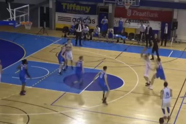 E, OVO JE OPŠTE LUDILO U BOSANSKOJ KOŠARCI: Pre mesec dana heroj, a sad dobio otkaz, jer je sam sebe ubacio u igru! (VIDEO)