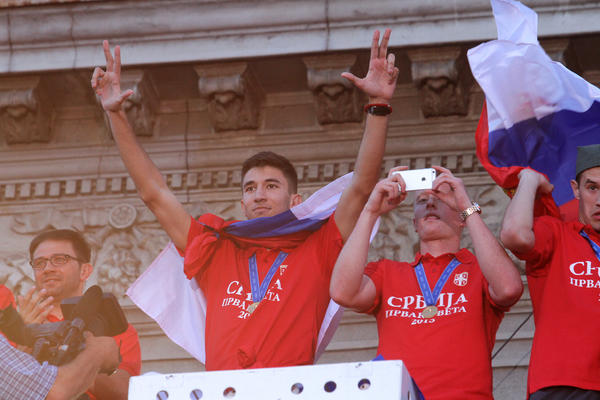 GDE SU ZAVRŠILE PARE OD GRUJIĆEVE NAGRADE? Fudbaler pre 2 godine obećao da će ih donirati Udruženju za pomoć osobama sa smetnjama u razvoju, a do sada nisu dobili ni dinara!