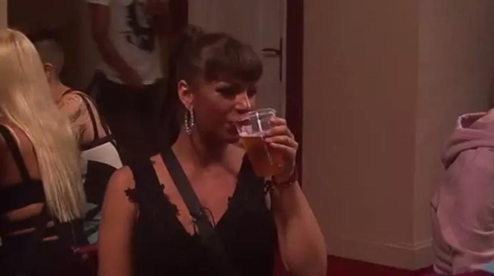 Miljanu mnogi osuđuju što pije i puši tokom trudnoće  