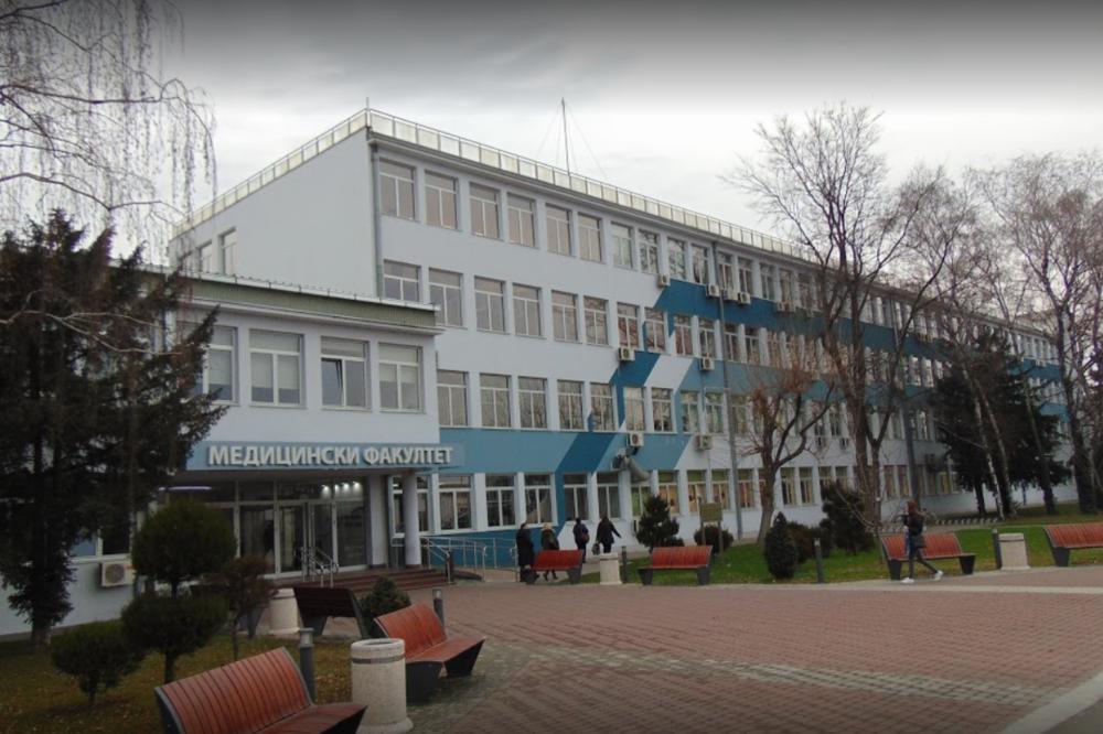MEDICINSKI FAKULTET JE PREŠAO NA ONLINE NASTAVU: Problem je što su studenti u kontaktu sa pacijentima