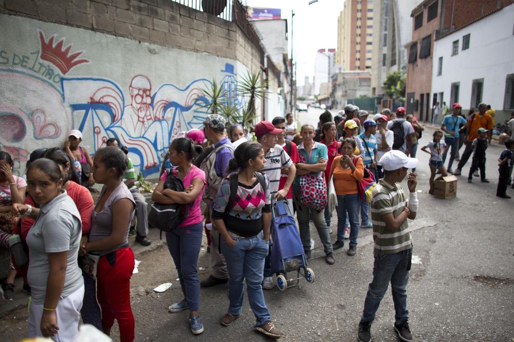 10 JAJA KOŠTA 480.000 BOLIVARA: Ono što se dešavalo devedesetih u SRBIJI, danas se događa u VENECUELI! (VIDEO)