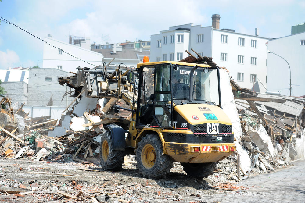 Oglasio se Viši sud u Beogradu! Evo koliku KAZNU za nesavestan rad tokom rušenja u Savamali je dobio policajac!