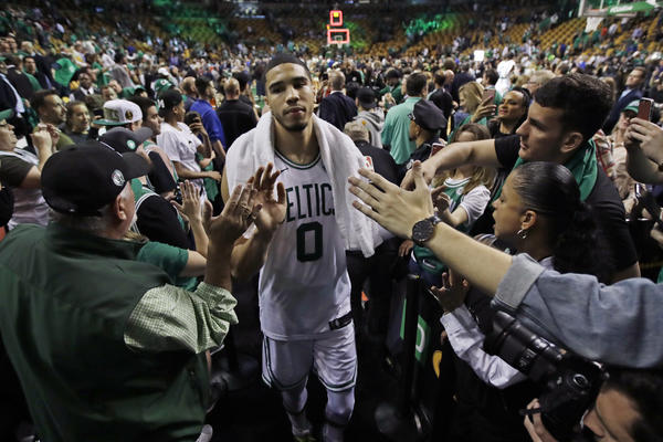 BOSTON I DALJE PERFEKTAN KOD KUĆE! Tejtum ih vodio do nove pobede i na korak je od izjednačenja Džabarovog rekorda! (VIDEO)