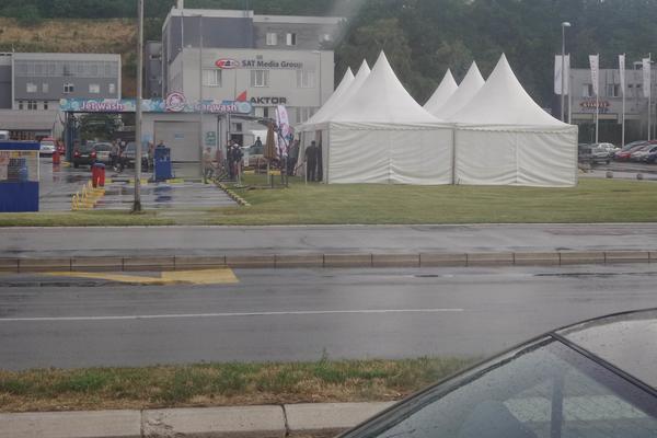 KRSTAJIĆ BIRA - BEZOLOVNI ILI DIZEL?! Srpski fudbale, benzinska pumpo... (FOTO)