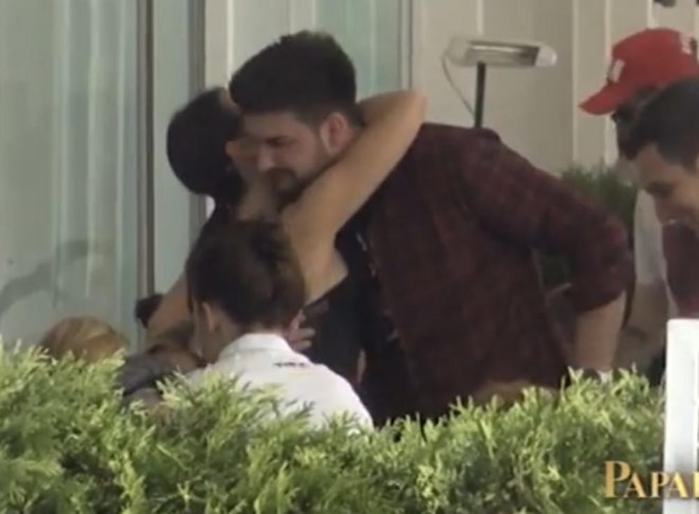 Ekipa emisije Paparazzo lov usnimila je pevačicu s dečkom  