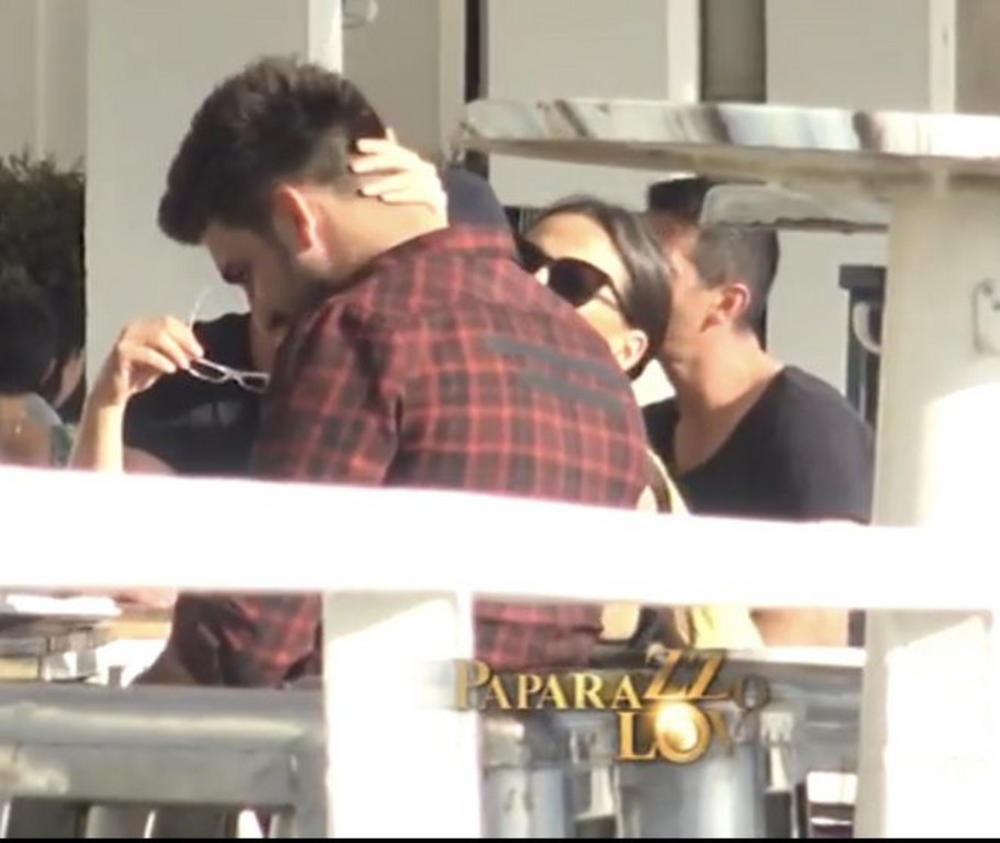 Razmenjivali su nežnosti naočigled svih  