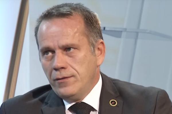 NE DAMO NIJEDAN METAR KOSOVA, NIKOME, NIKADA!  Vučić je tražio samo pedalj zemlje, a Arifi je odgovorio NOVOM, BRUTALNOM provokacijom!