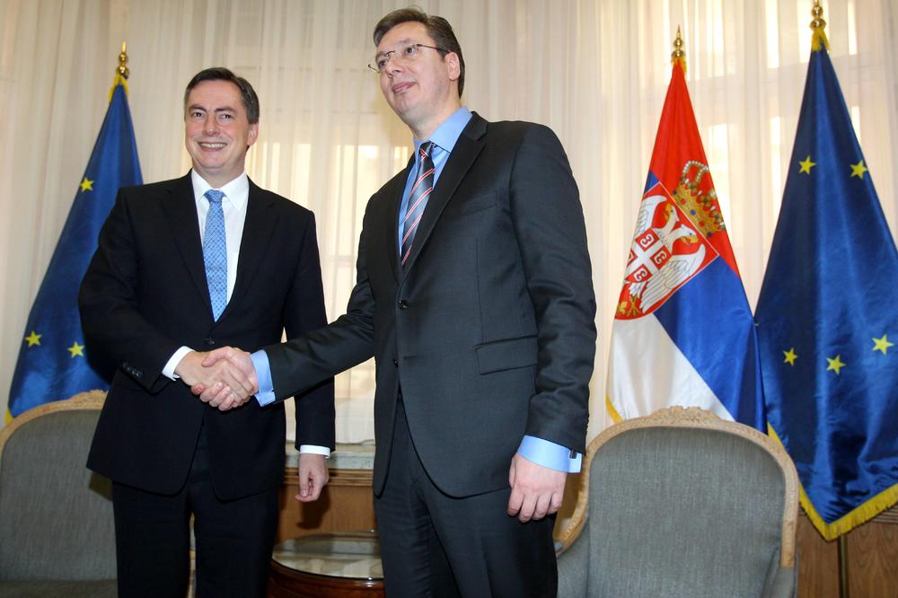 GLEDAĆU DA UBEDIM NAROD: Aleksandar Vučić u razgovoru sa Mekalisterom izneo stav Srbije o Kosovu!
