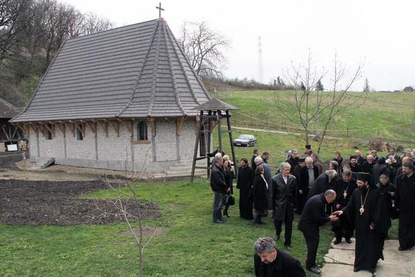 POTPUNO ŠOKANTNO, razbojnik upao u MANASTIR U RIPNJU i od MONAHINJE ukrao 300.000 DINARA I 4.000 EVRA!!!