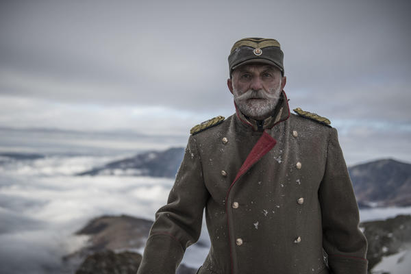 SAVA CENTAR ISPUNJEN DO POSLEDNJEG MESTA! Publika GROMKIM APLAUZOM pozdravila filmsku ekipu! (FOTO)