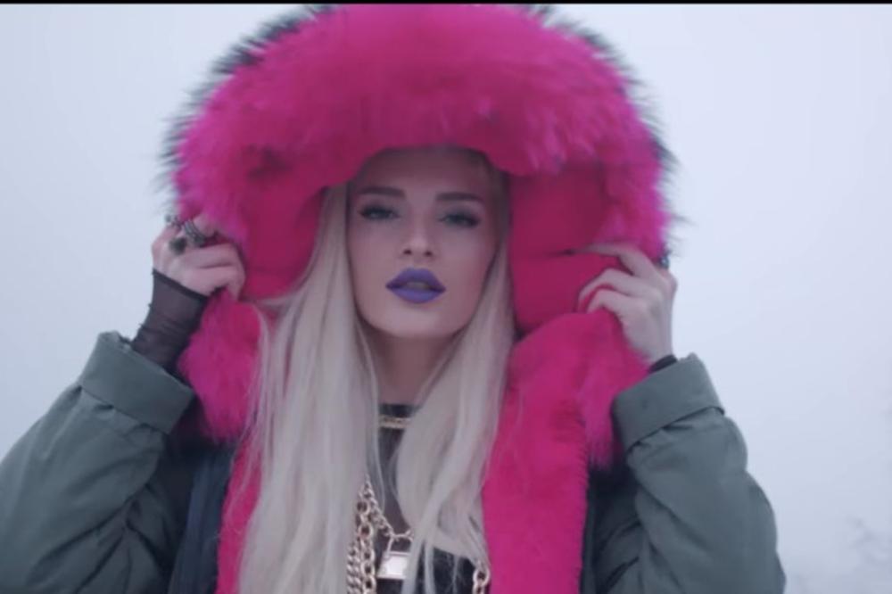 OBJAVLJENA ZVANIČNA HIMNA SVETSKOG PRVENSTVA: Peva je Albanka iz Prištine koja je oskrnavila hram Hrista Spasa! (VIDEO)