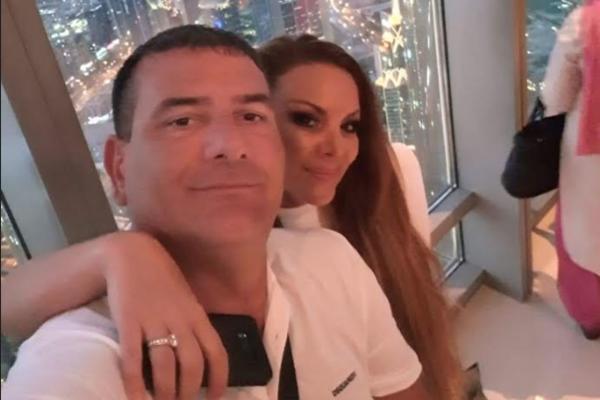 UDAJE SE U 41. GODINI! Atraktivna pevačica GRANDA PORUČILA: Još smo mladi, ima vremena!