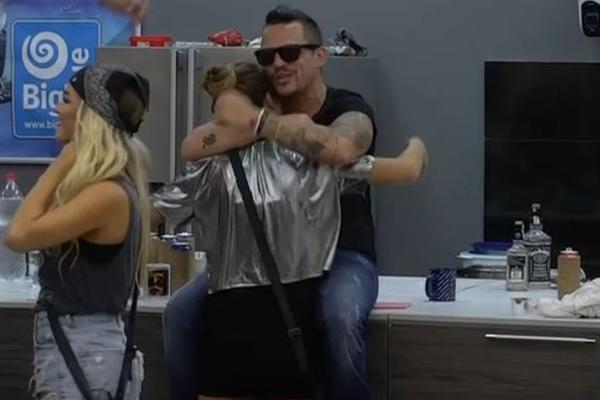 DUGO JE I PATILA: Čim je Miki izašao, Nadežda završila u vreloj akciji sa ČOLAKOM! (VIDEO)