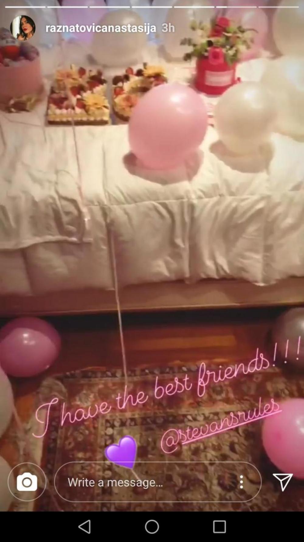 Anastasija je sa svojim fanovima putem društvenih mreža podelila oduševljenje 