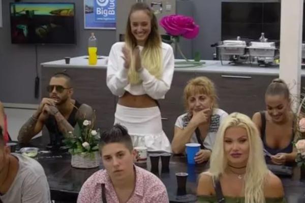 KIJA PODRŽALA LUNU APLAUZOM: Đoganijeva presrećna zbog onoga što je saznala od novinara! (VIDEO)