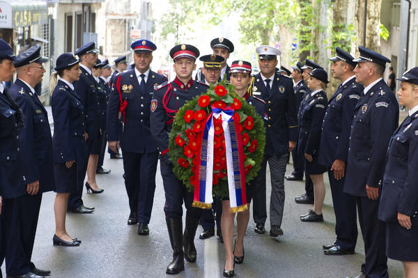 Sečenjem slavskog kolača i polaganjem venaca započeto obeležavanje Dana i slave MUP-a