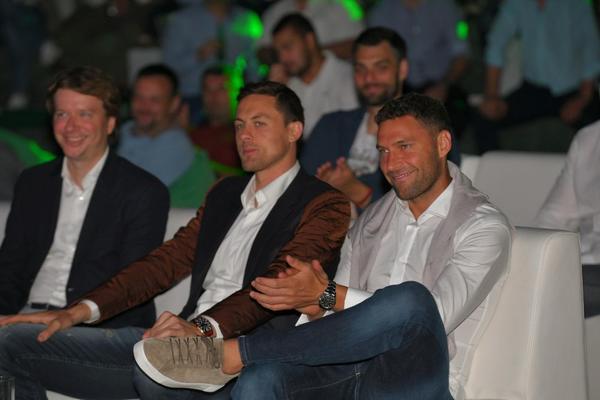 Nemanja Matić i Duško Tošić navijali iz prvih redova u finalu Lige šampiona! (FOTO)
