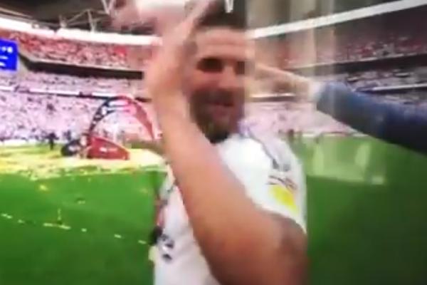 MITROVIĆ RASPLAKAO ENGLESKU! Novinar ga spopao posle plasmana u Premijer ligu, a Srbin je postao HIT NA INTERNETU! (VIDEO)