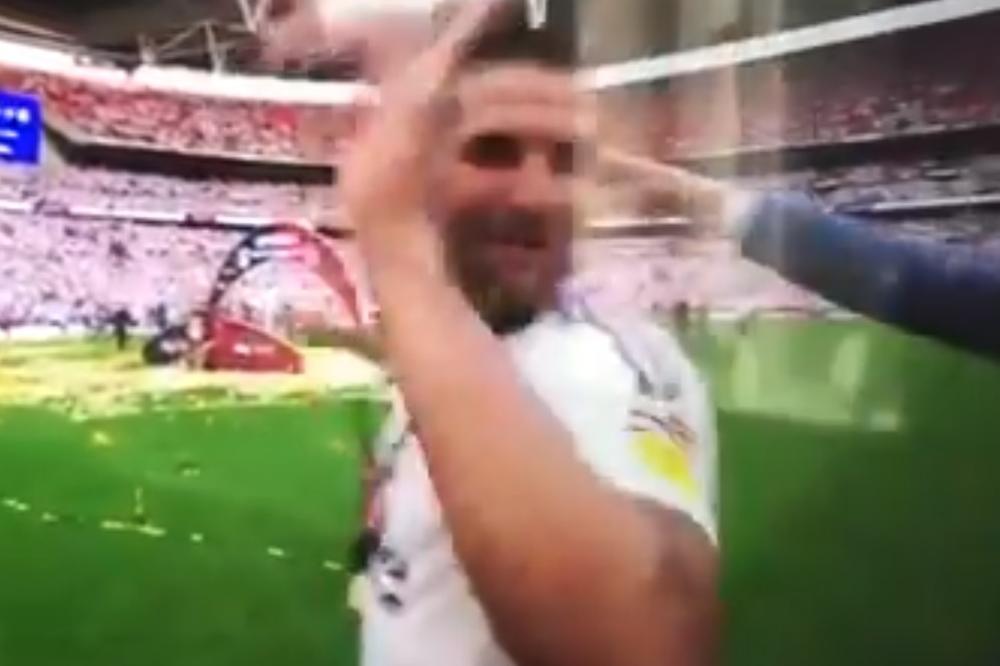 MITROVIĆ RASPLAKAO ENGLESKU! Novinar ga spopao posle plasmana u Premijer ligu, a Srbin je postao HIT NA INTERNETU! (VIDEO)
