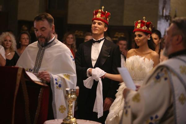 PIKSIJEVA ĆERKA IZGOVORILA SUDBONOSNO DA: Da li je ovo NAJLEPŠA MLADA koju ste ikada videli? (FOTO) (VIDEO)